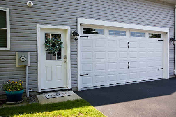 24/7 Emergency Garage Door Panel Replacement experts in Gainesboro, TN